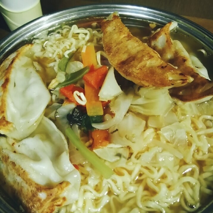 餃子酸辣湯麺!